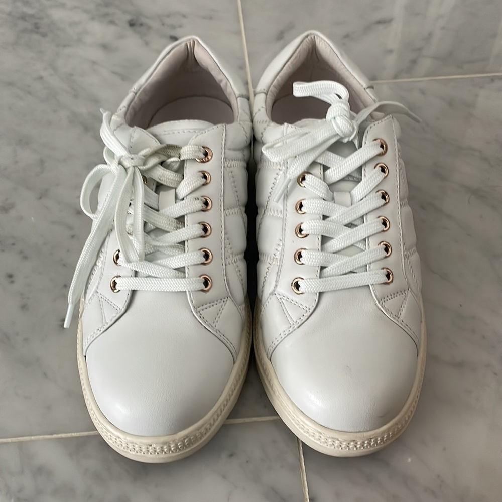 Gravity Defyer white shoe size 8